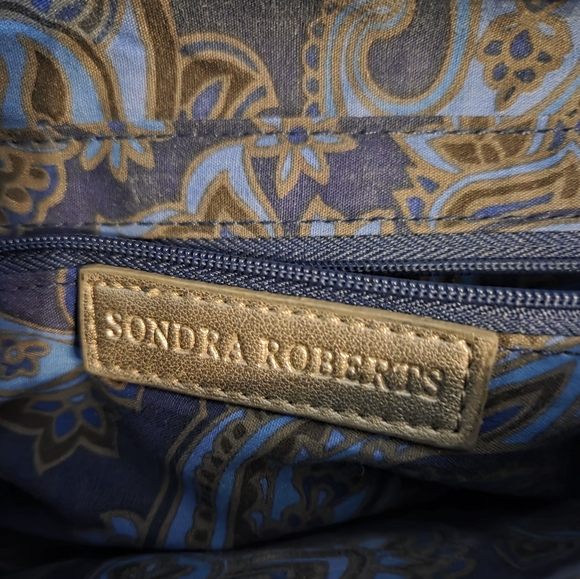 Sondra Roberts Elegant Silver Woven Gold Clutch/Wristlet - Picture 4 of 10